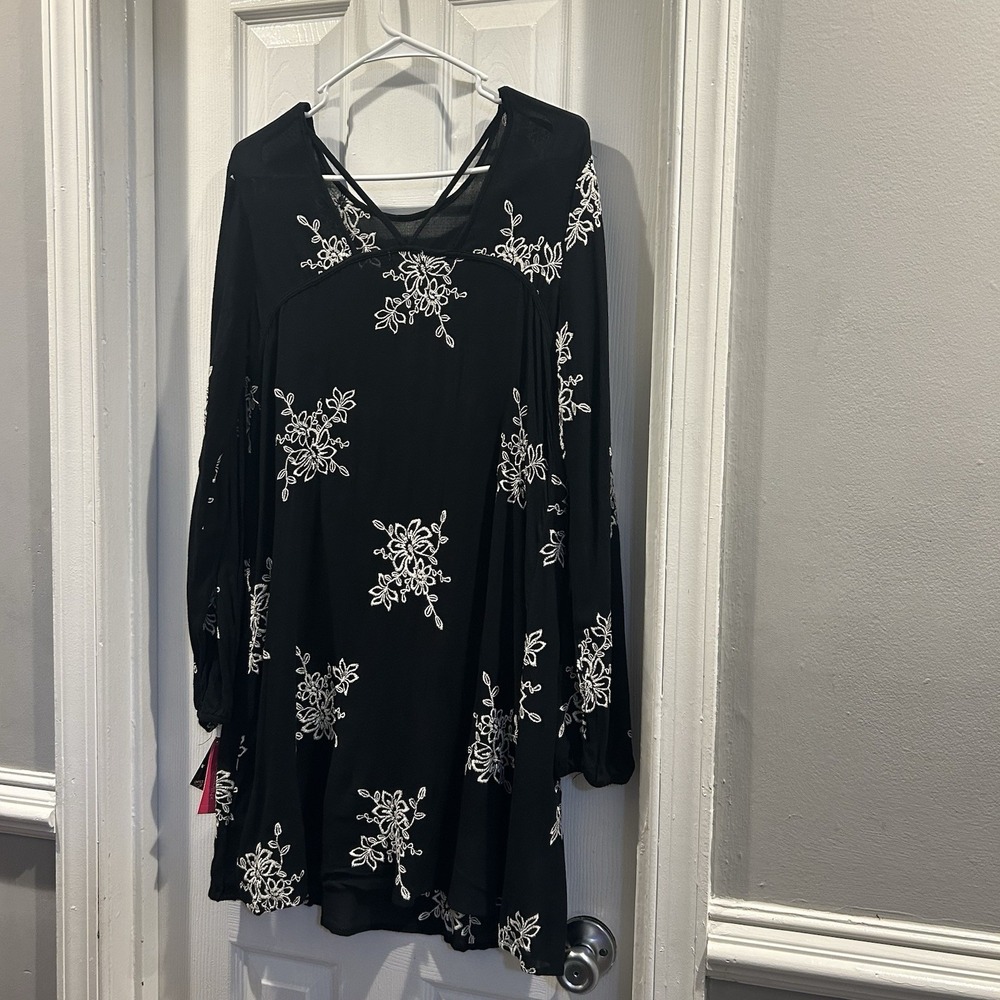 Xhilaration Women'sFloral Embroidered Cold Shoulder Mini Dress Black Size M Boho